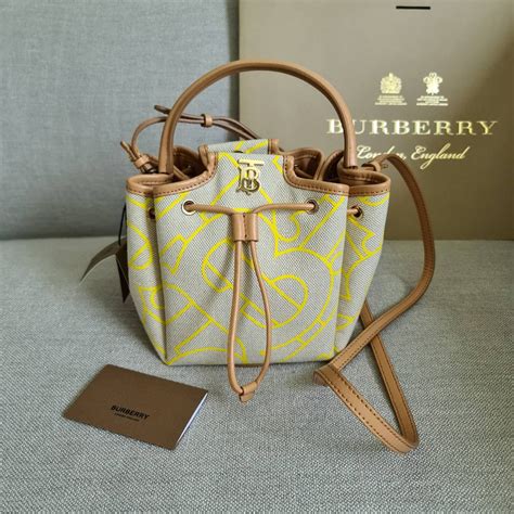 กระเป๋า burberry